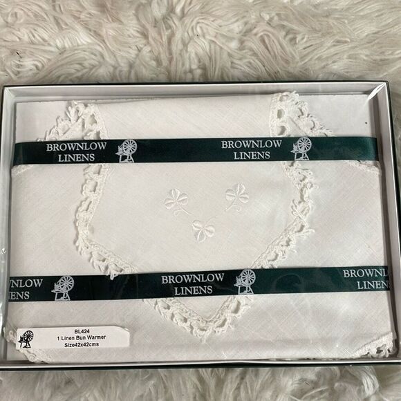 BROWNLOW LINENS Shamrock Linen Bun Warmer BL424 42x42cms White New in Box - Picture 3 of 7